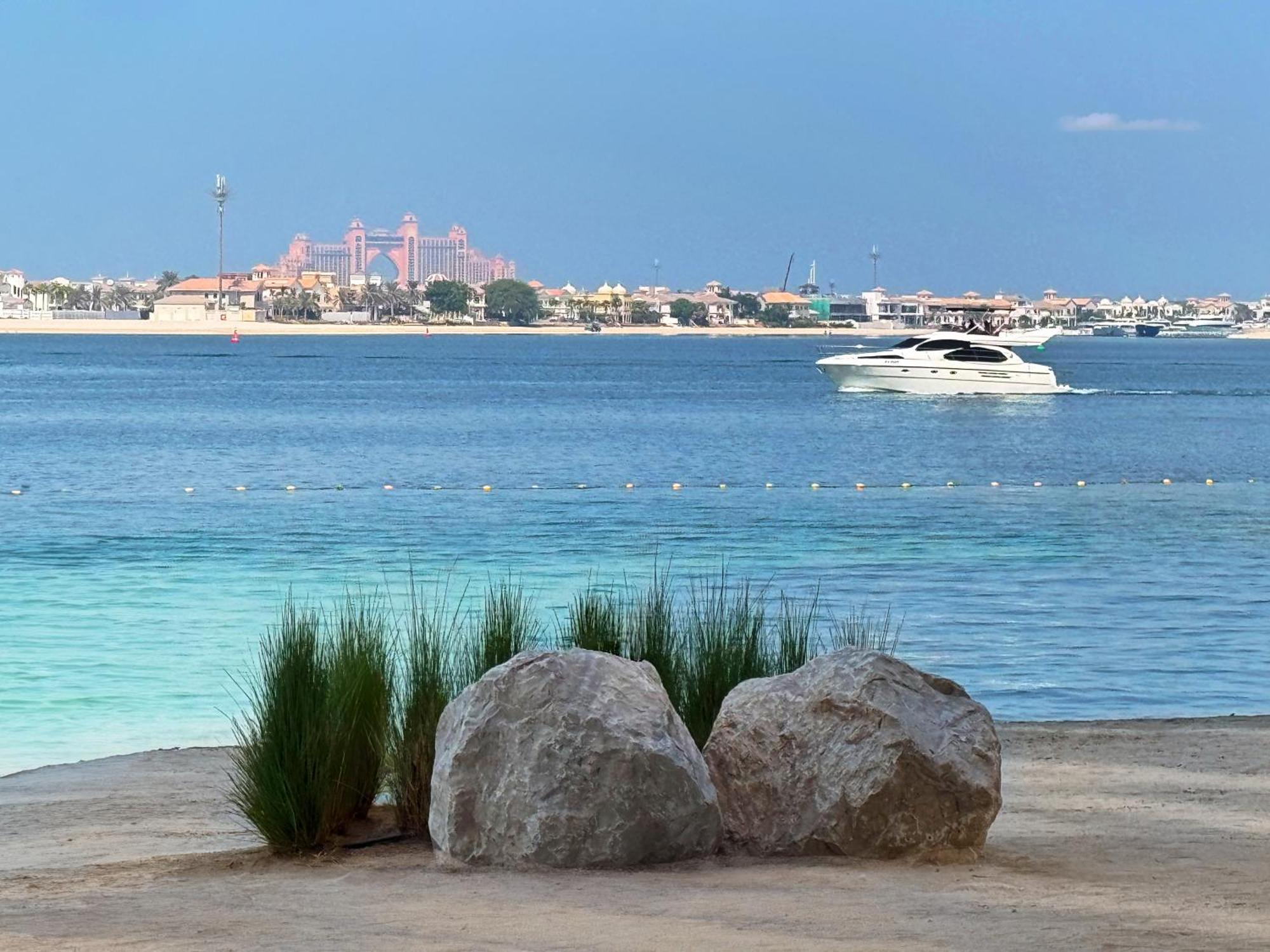 Iconic Palm And Atlantis View With Private & Pool Apartment