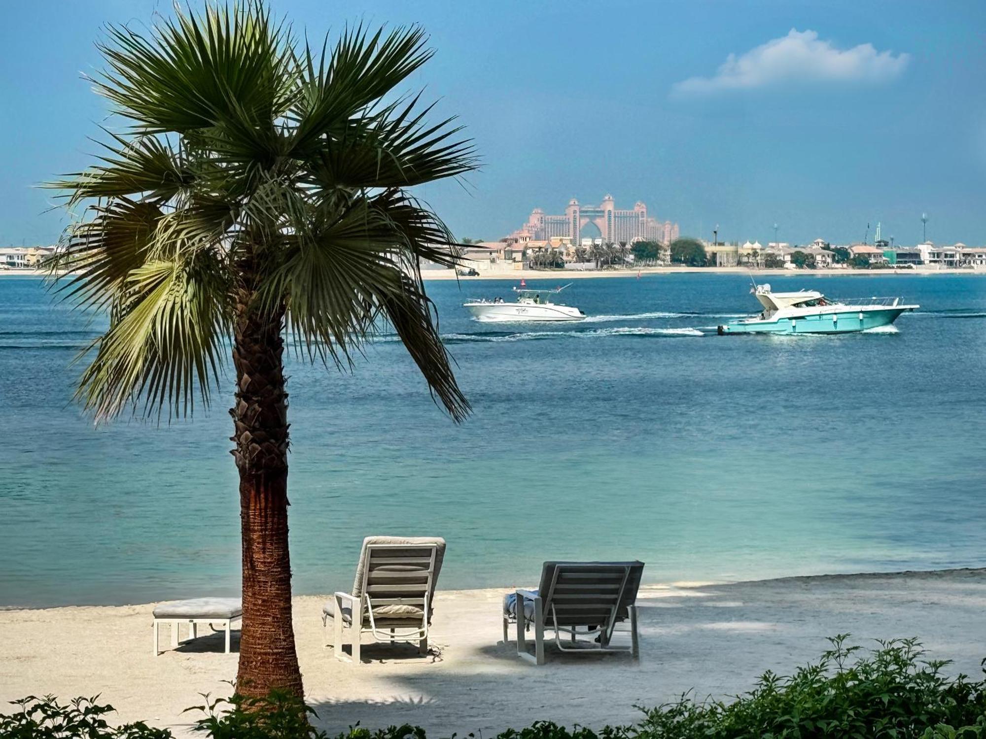 Iconic Palm And Atlantis View With Private & Pool Apartment *